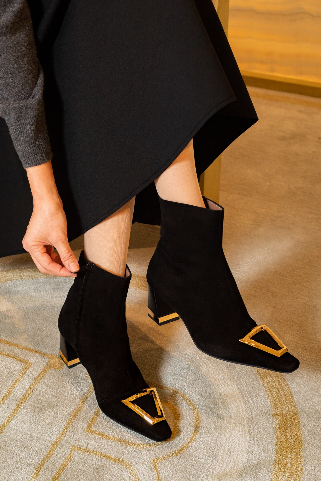 CAMOSCIO NERO ACCESORIO AMBRA